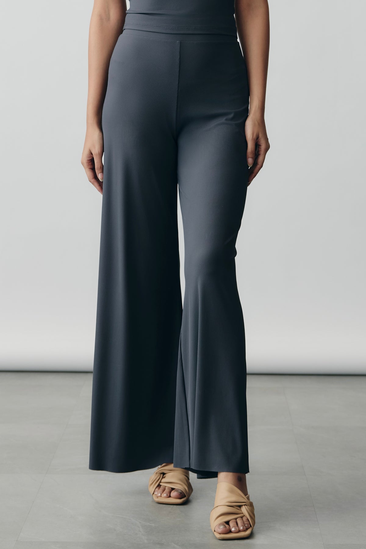 Aerial Rib Flow Pants in Slate