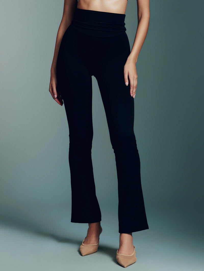Melt Foldover Waist Flared Leggings in Onyx – Pace Active Designs