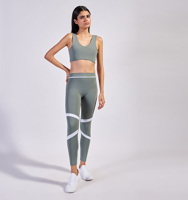 Barre Crossover Bra in Agave - Pace Active